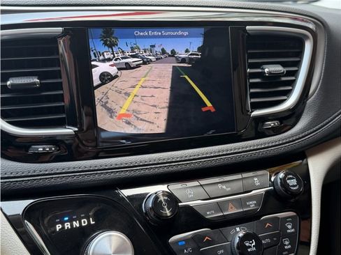 Used 2018 Chrysler Pacifica Limited FWD image 42