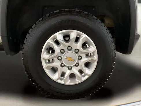 Used 2025 Chevrolet Silverado 2500 LT AWD/4WD image 90