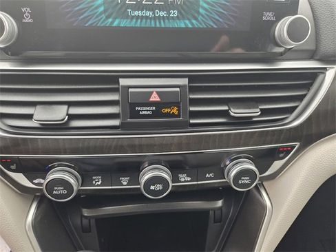 Used 2018 Honda Accord EX image 17