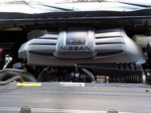 Used 2021 Nissan Titan SV image 25