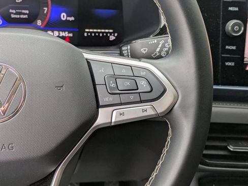 Used 2024 Volkswagen Taos SE image 14