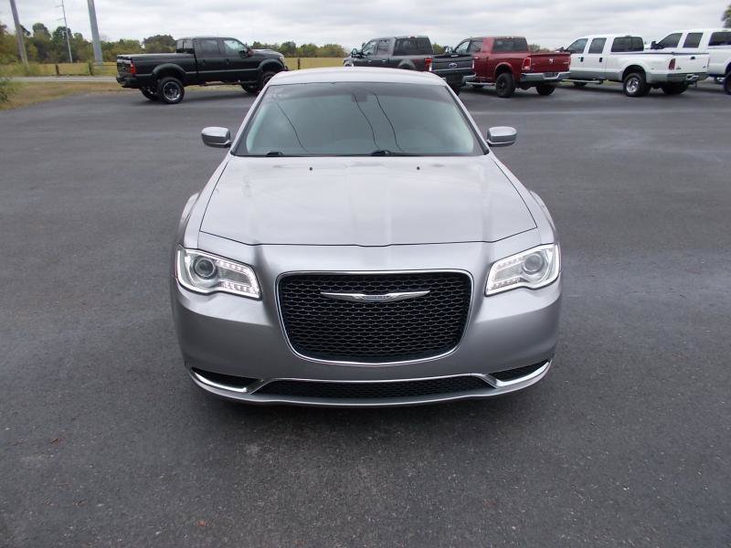 Used 2015 Chrysler 300 Limited RWD image 9