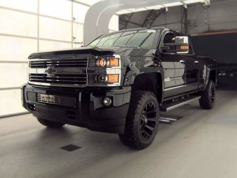 Used 2015 Chevrolet Silverado 2500 High Country w/ Duramax Plus Package AWD/4WD image 4