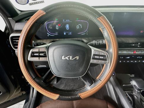 Used 2024 Kia Telluride EX w/ EX Captain's Chair Package FWD image 11