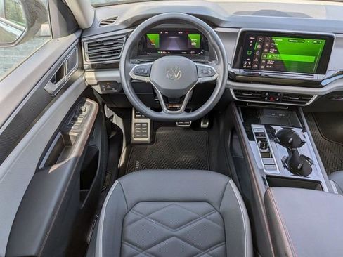 Certified 2025 Volkswagen Atlas Peak Edition SE AWD/4WD image 17