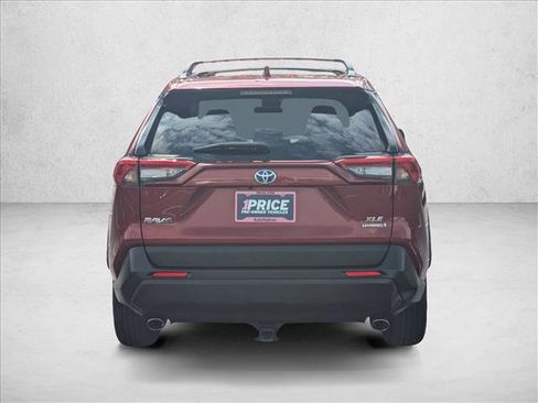 Used 2022 Toyota RAV4 XLE Premium image 6