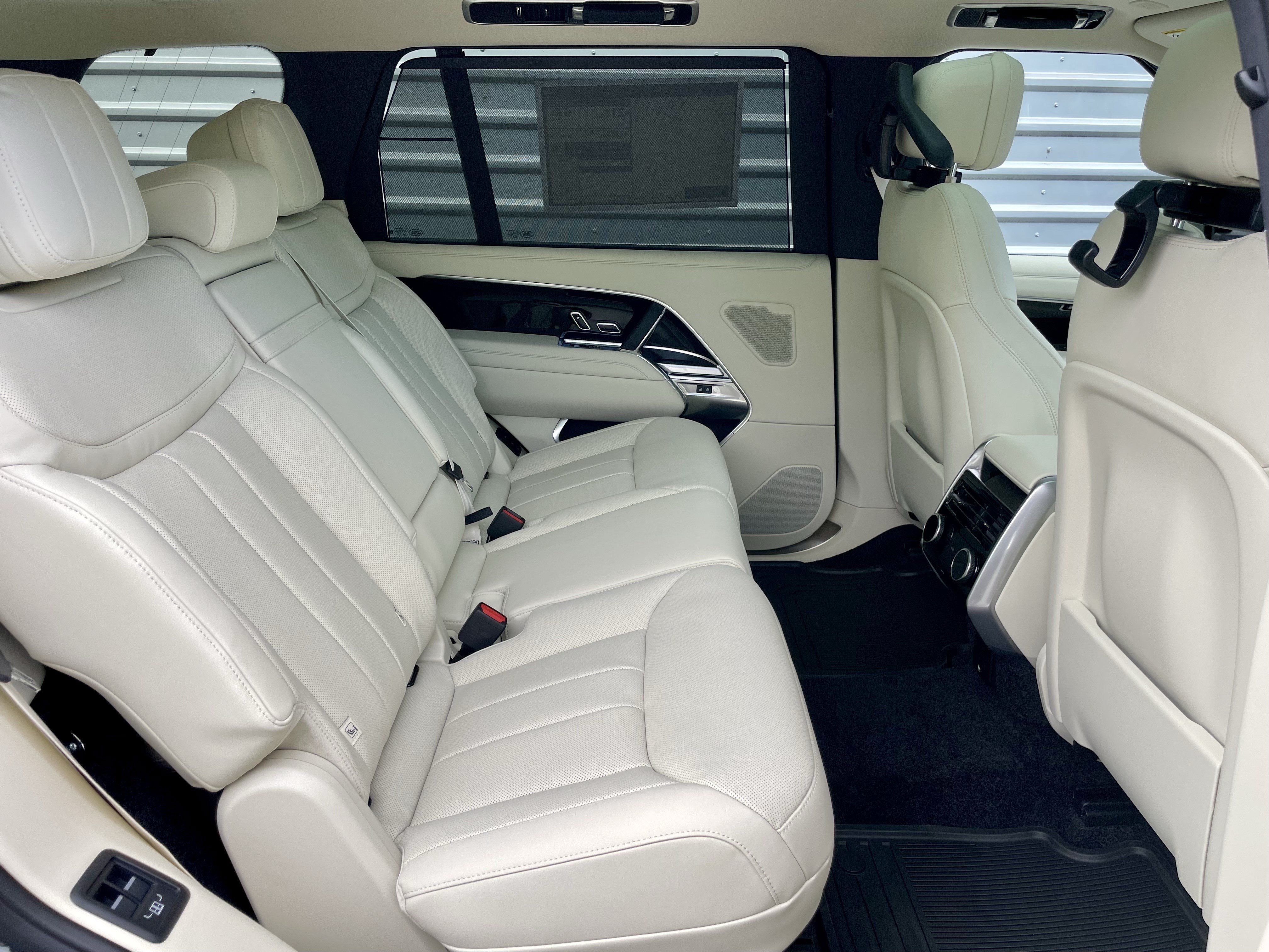 New 2027 Land Rover Range Rover Long Wheelbase SE AWD/4WD image 31