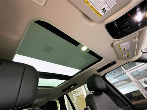 Used 2023 Land Rover Range Rover Long Wheelbase SE image 26