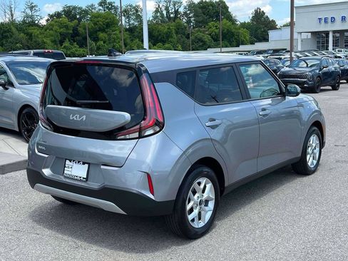 Used 2025 Kia Soul LX w/ LX Technology Package FWD image 25