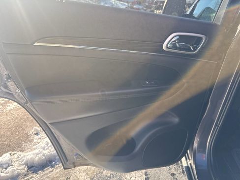 Used 2019 Jeep Grand Cherokee Limited image 20