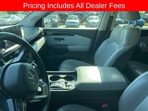 Used 2023 Honda Pilot Touring image 11