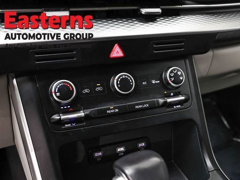 Used 2022 Kia Carnival LX image 20