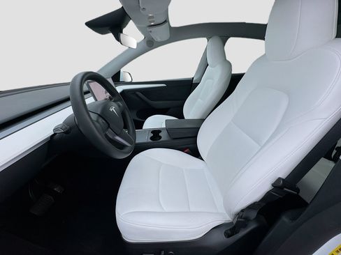 Used 2024 Tesla Model Y Long Range image 13