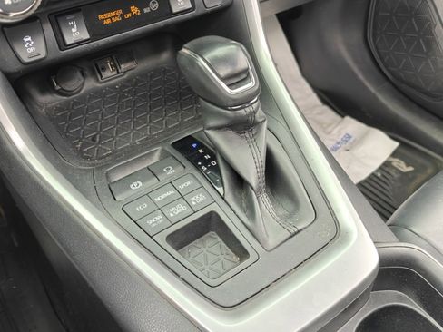 Used 2019 Toyota RAV4 XLE Premium image 29