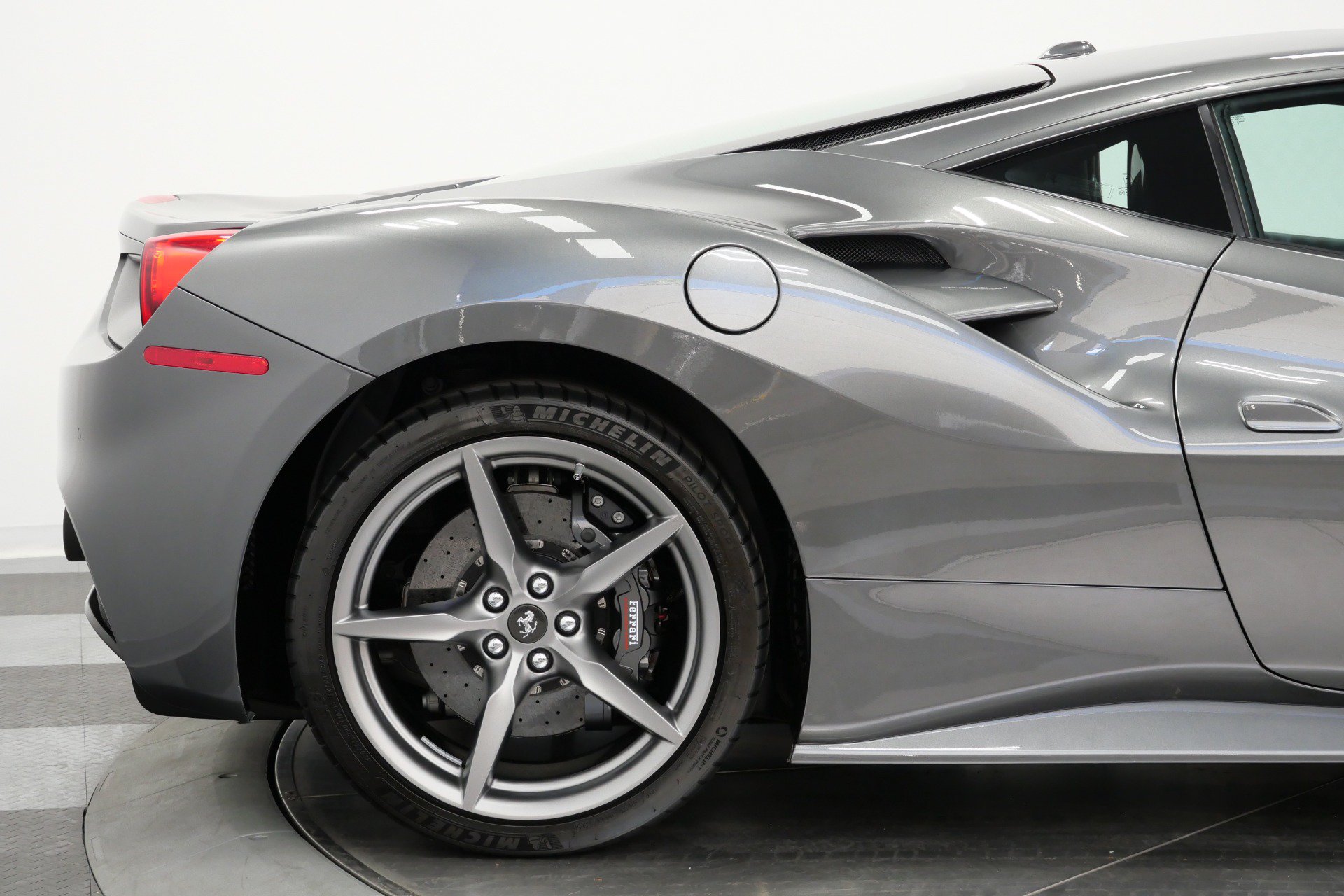 Used 2019 Ferrari 488 GTB RWD image 58