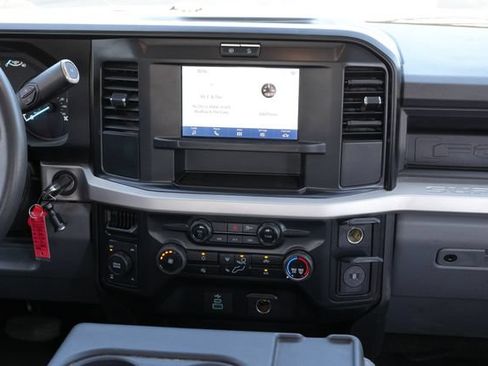 Used 2025 Ford F250 XL AWD/4WD image 22