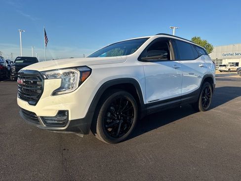 Used 2024 GMC Terrain SLT w/ Infotainment Package II AWD/4WD image 2