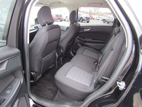 Used 2018 Ford Edge SE image 11
