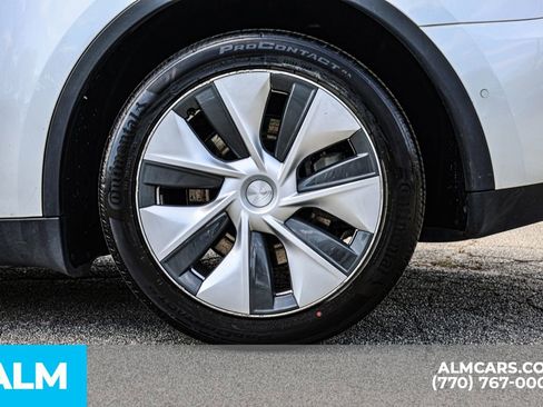 Used 2022 Tesla Model Y Long Range image 12