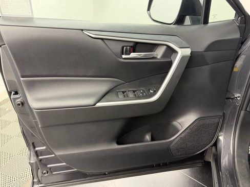 Used 2025 Toyota RAV4 XLE FWD image 17