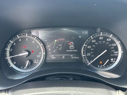 Used 2021 Toyota Highlander XLE AWD/4WD image 11