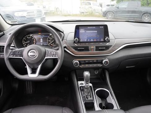 Used 2024 Nissan Altima 2.5 SV FWD image 18