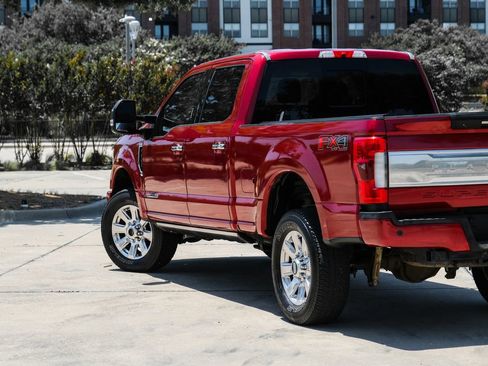 Used 2017 Ford F250 Platinum w/ FX4 Off-Road Package AWD/4WD image 22