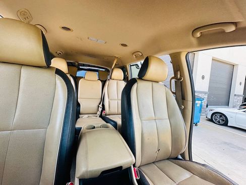 Used 2017 Kia Sedona LX w/ LX Essentials Premium Package FWD image 32