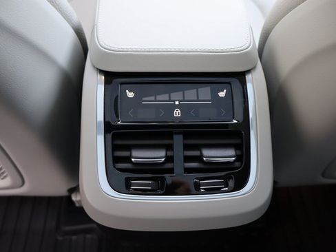 Used 2025 Volvo XC90 B6 Plus w/ Protection Package Premier image 28