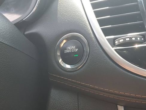 Used 2019 Chevrolet Trax LT w/ LT Convenience Package FWD image 32
