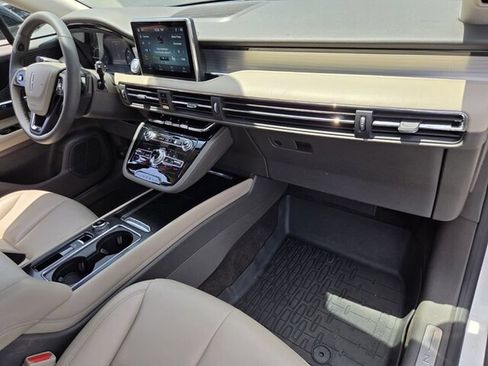 Used 2022 Lincoln Corsair FWD image 17