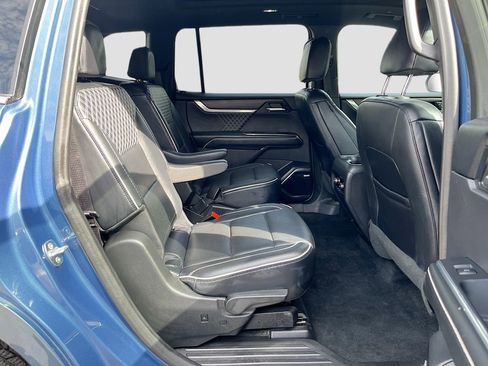 Used 2024 GMC Acadia Denali image 31