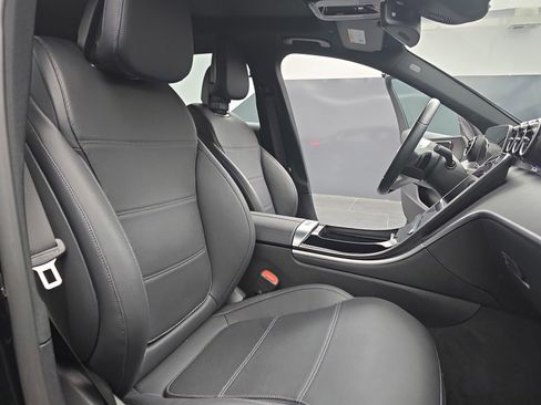 Used 2025 Mercedes-Benz C 300 Sedan image 45