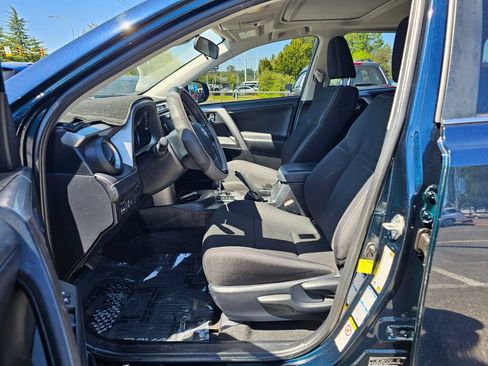 Used 2018 Toyota RAV4 XLE AWD/4WD image 15