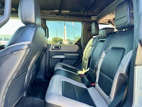 Used 2023 Ford Bronco Wildtrak image 10