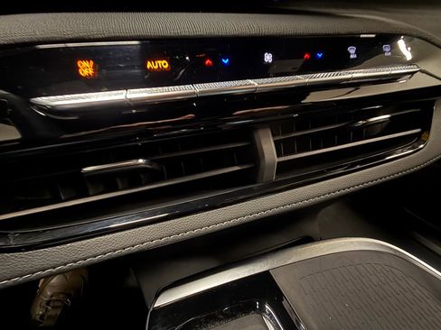 Used 2025 Buick Enclave Sport Touring image 39