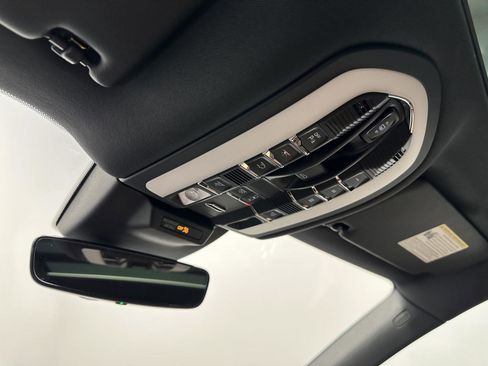 Certified 2026 Porsche Macan AWD/4WD image 32