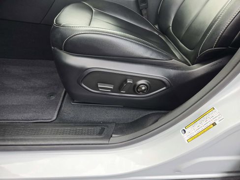 Used 2024 Jeep Grand Cherokee L Limited w/ Black Appearance Package image 40