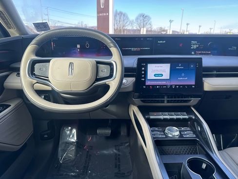 Certified 2024 Lincoln Nautilus Premier image 21