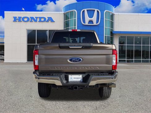 Used 2019 Ford F250 Lariat w/ Chrome Package image 4