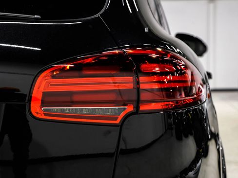 Used 2016 Porsche Cayenne Turbo S image 55