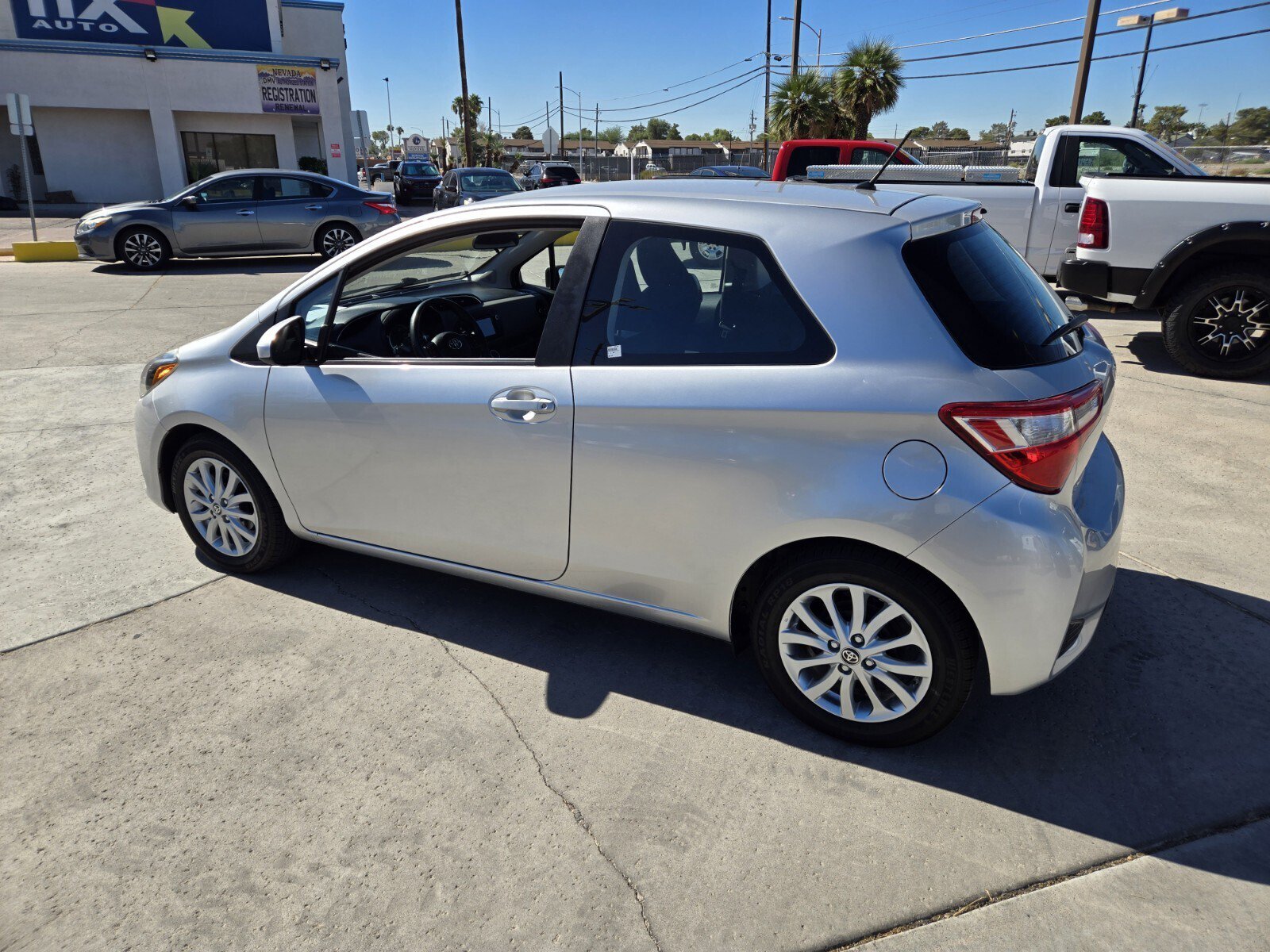 Used 2018 Toyota Yaris LE w/ Carpet Mat Package FWD image 3