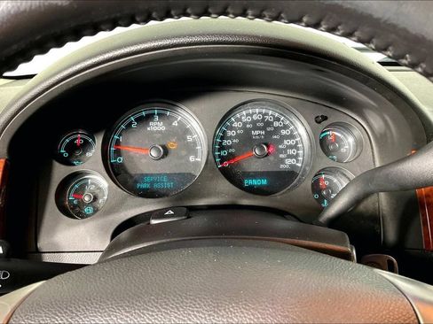 Used 2014 Chevrolet Suburban LT RWD image 26