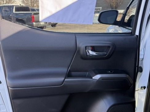 Certified 2021 Toyota Tacoma SR5 image 31