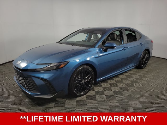 Used 2025 Toyota Camry SE FWD image 3