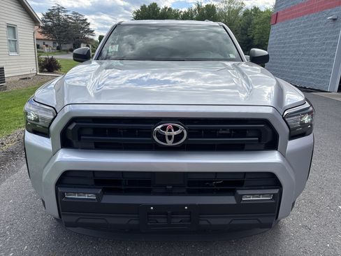 Certified 2025 Toyota 4Runner SR5 AWD/4WD image 9