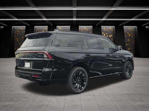 New 2026 Lincoln Navigator Reserve w/ Jet Appearance Package AWD/4WD image 2