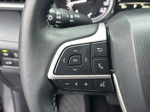 Used 2025 Toyota Highlander LE image 18
