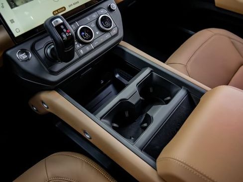 New 2026 Land Rover Defender 110 X-Dynamic SE AWD/4WD image 31
