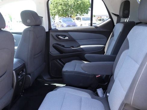 Used 2018 Chevrolet Traverse LT FWD image 18